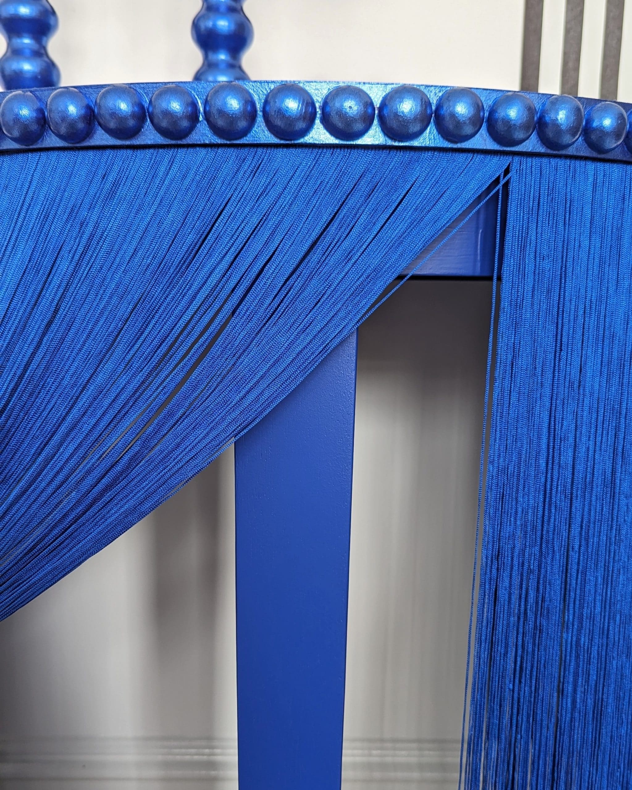 Blue fringing detail